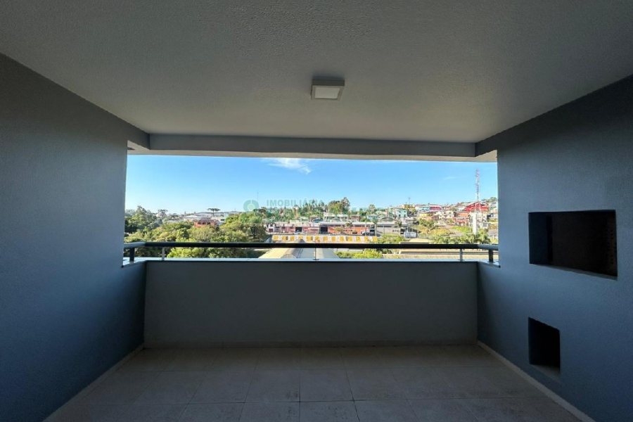 Apartamento com 80m², 2 dormitórios, 2 vagas, no bairro Vila Horn em Caxias do Sul para Comprar