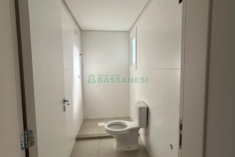 Apartamento com 80m², 2 dormitórios, 2 vagas, no bairro Vila Horn em Caxias do Sul para Comprar