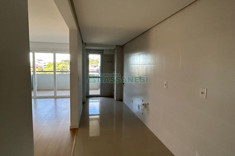 Apartamento com 80m², 2 dormitórios, 2 vagas, no bairro Vila Horn em Caxias do Sul para Comprar