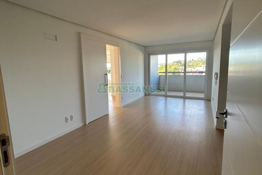 Apartamento com 80m², 2 dormitórios, 2 vagas, no bairro Vila Horn em Caxias do Sul para Comprar