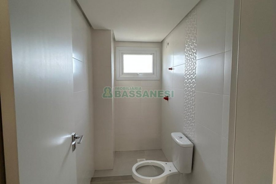 Apartamento com 80m², 2 dormitórios, 2 vagas, no bairro Vila Horn em Caxias do Sul para Comprar
