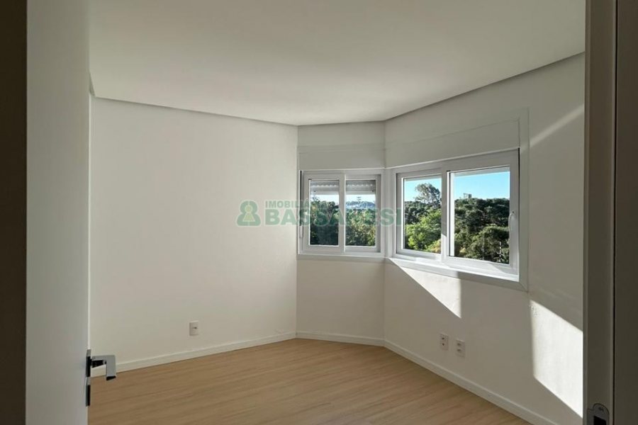 Apartamento com 80m², 2 dormitórios, 2 vagas, no bairro Vila Horn em Caxias do Sul para Comprar