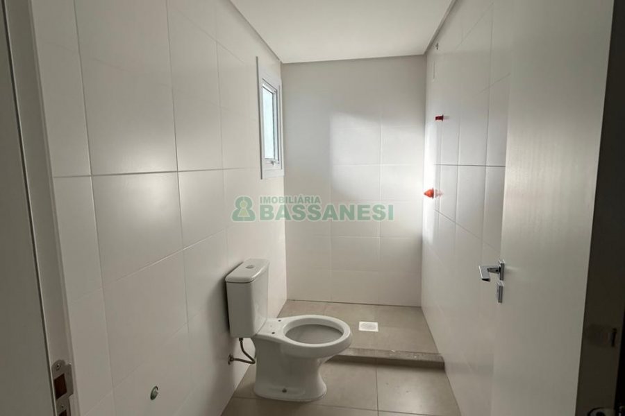 Apartamento com 80m², 2 dormitórios, 2 vagas, no bairro Vila Horn em Caxias do Sul para Comprar