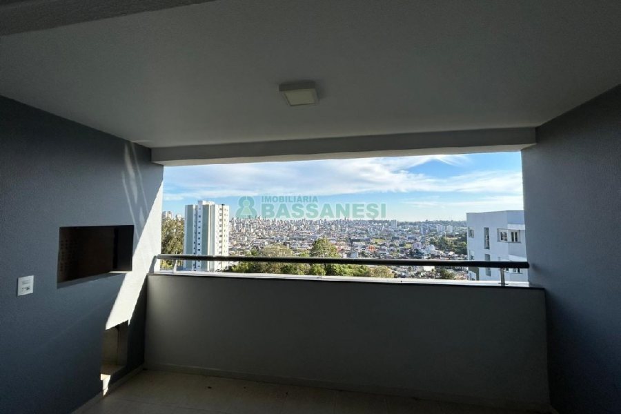 Apartamento com 80m², 2 dormitórios, 2 vagas, no bairro Vila Horn em Caxias do Sul para Comprar