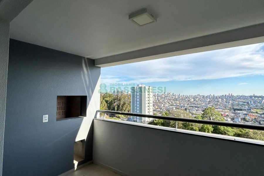 Apartamento com 80m², 2 dormitórios, 2 vagas, no bairro Vila Horn em Caxias do Sul para Comprar