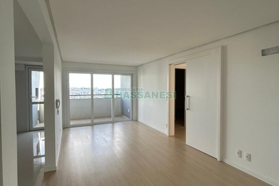 Apartamento com 80m², 2 dormitórios, 2 vagas, no bairro Vila Horn em Caxias do Sul para Comprar