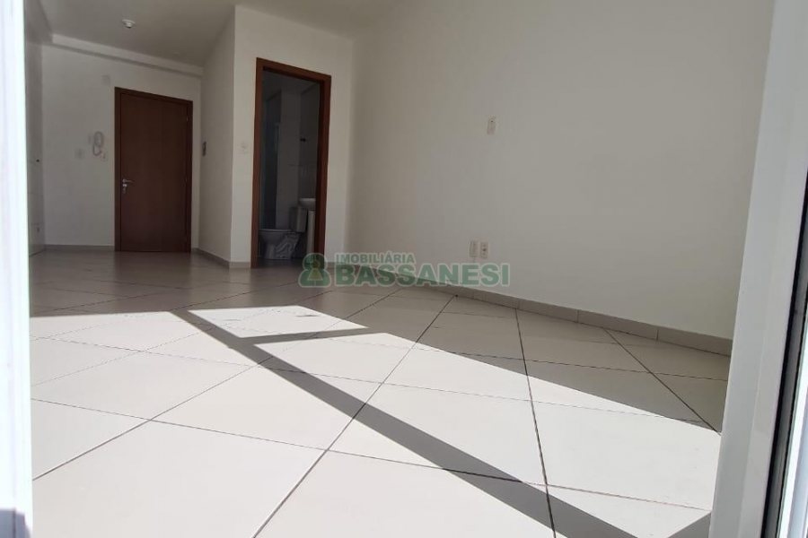 Kitinete com 30m², 1 dormitório, no bairro Centro em Caxias do Sul para Alugar