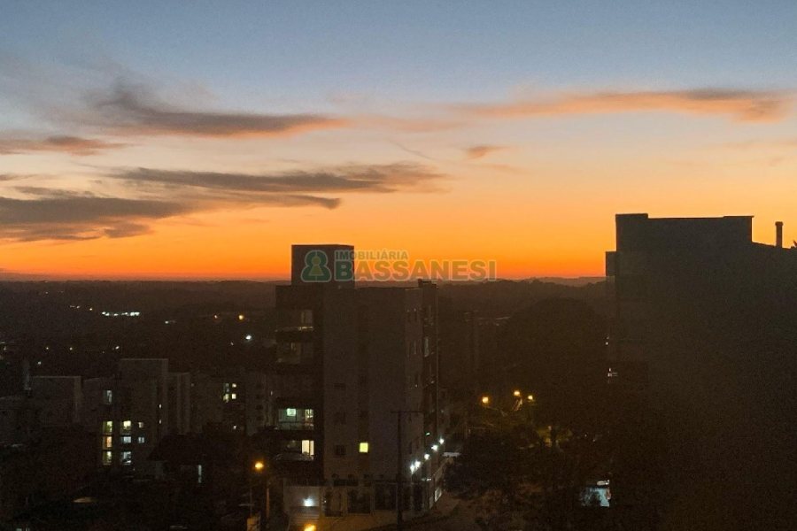 Apartamento com 173m², 3 dormitórios, 3 vagas, no bairro Vinhedos em Caxias do Sul para Comprar