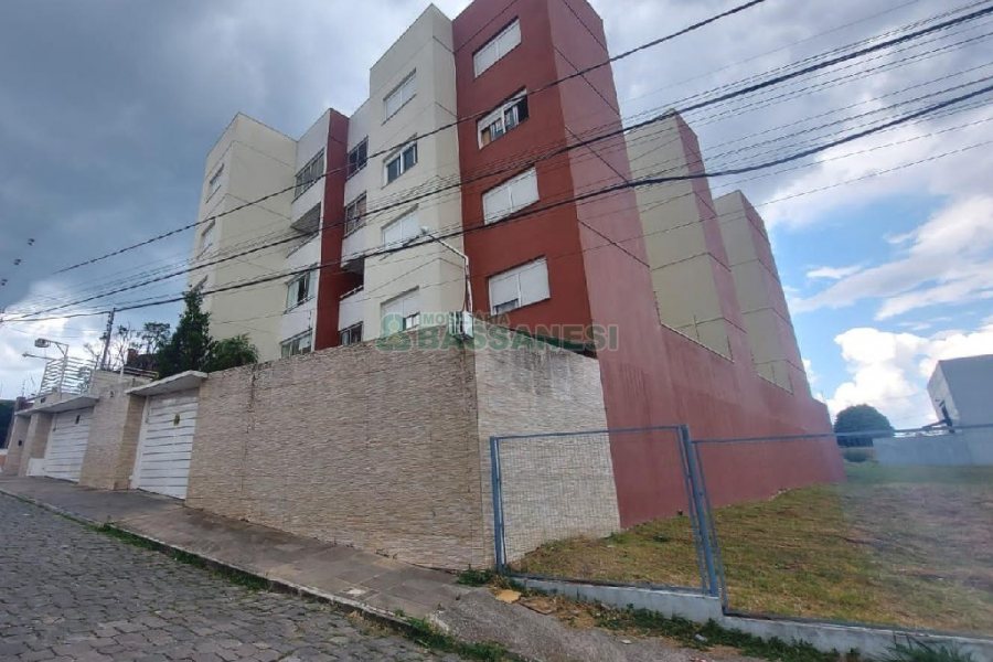 Apartamento com 58m², 2 dormitórios, 1 vaga, no bairro Madureira em Caxias do Sul para Alugar