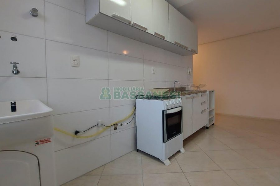 Apartamento com 58m², 2 dormitórios, 1 vaga, no bairro Madureira em Caxias do Sul para Alugar