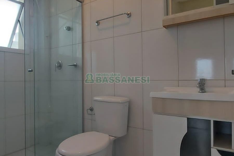 Apartamento com 58m², 2 dormitórios, 1 vaga, no bairro Madureira em Caxias do Sul para Alugar