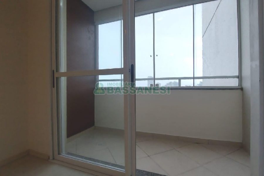 Apartamento com 58m², 2 dormitórios, 1 vaga, no bairro Madureira em Caxias do Sul para Alugar
