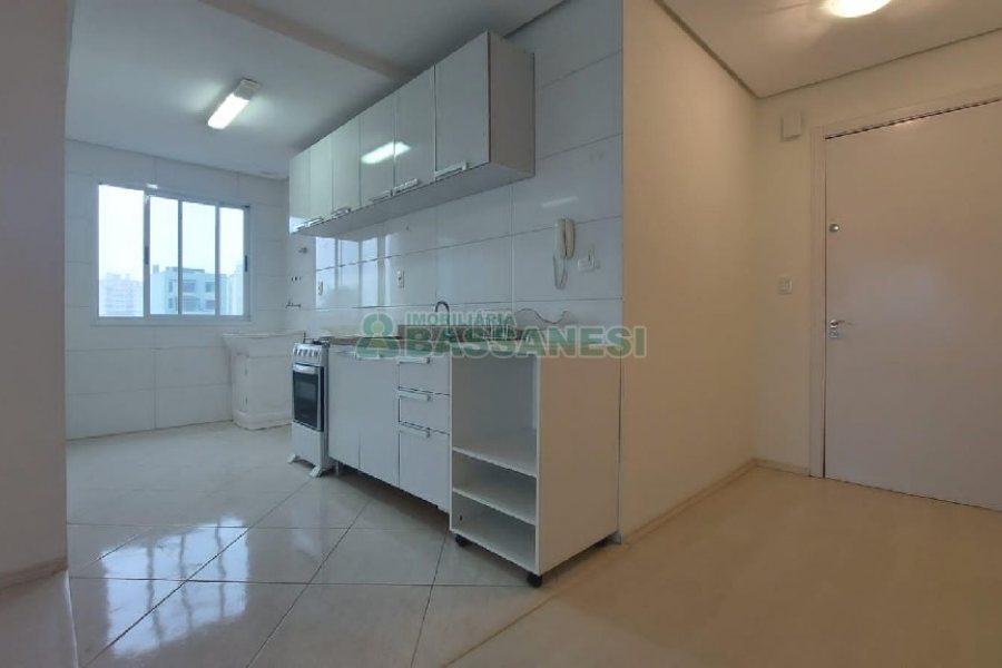 Apartamento com 58m², 2 dormitórios, 1 vaga, no bairro Madureira em Caxias do Sul para Alugar