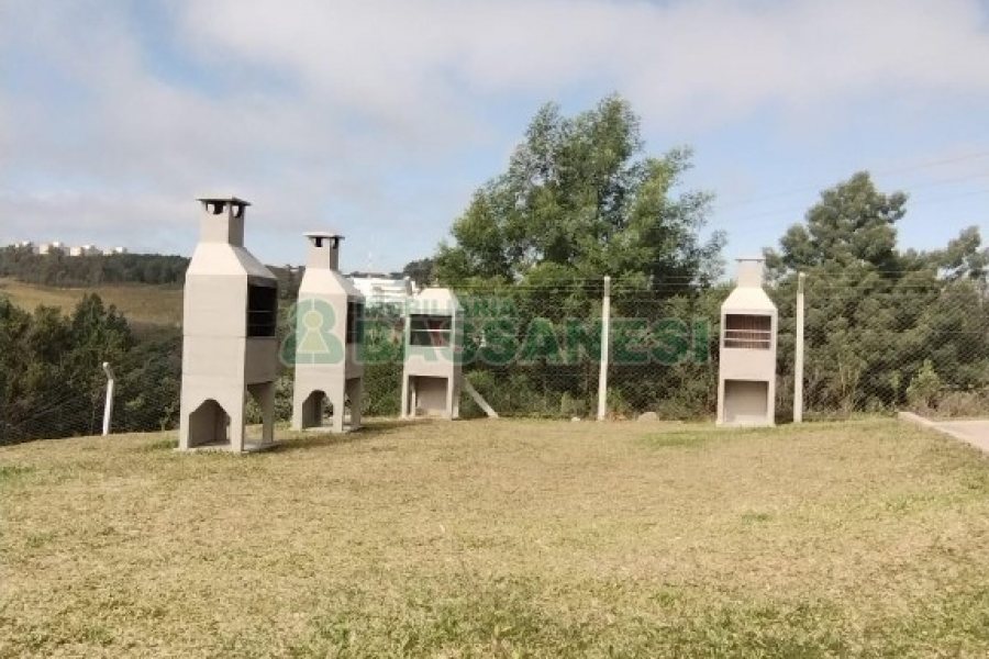 Apartamento com 52m², 2 dormitórios, 1 vaga, no bairro Belo Horizonte em Caxias do Sul para Alugar