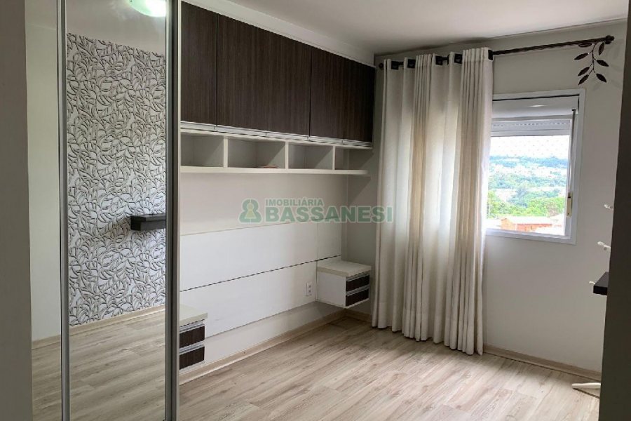 Apto Mobiliado com 56m², 2 dormitórios, 1 vaga, no bairro Cinqüentenário em Caxias do Sul para Alugar