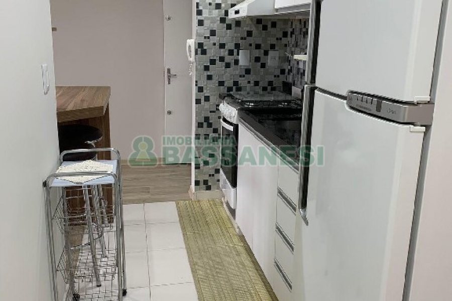 Apto Mobiliado com 56m², 2 dormitórios, 1 vaga, no bairro Cinqüentenário em Caxias do Sul para Alugar