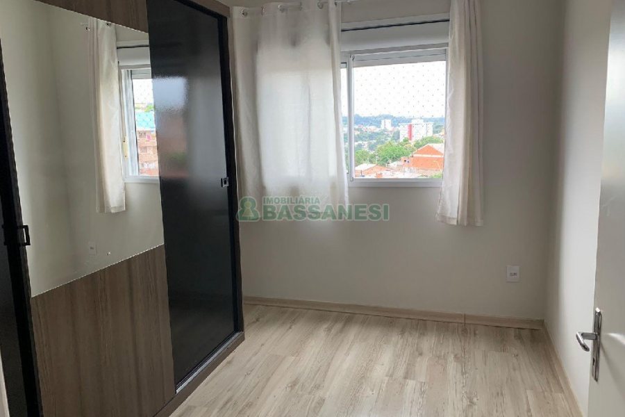 Apto Mobiliado com 56m², 2 dormitórios, 1 vaga, no bairro Cinqüentenário em Caxias do Sul para Alugar
