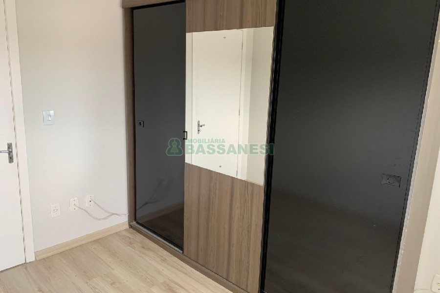 Apto Mobiliado com 56m², 2 dormitórios, 1 vaga, no bairro Cinqüentenário em Caxias do Sul para Alugar