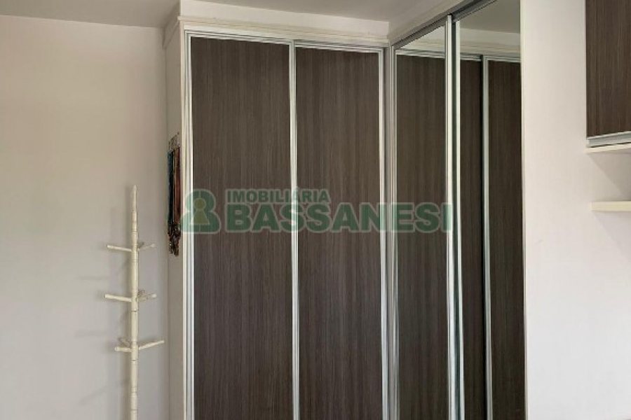 Apto Mobiliado com 56m², 2 dormitórios, 1 vaga, no bairro Cinqüentenário em Caxias do Sul para Alugar