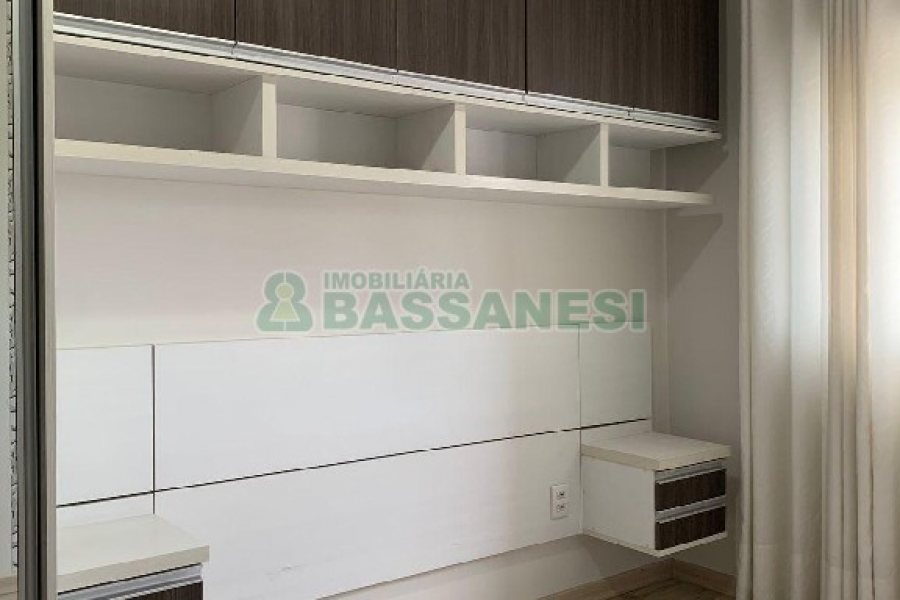 Apto Mobiliado com 56m², 2 dormitórios, 1 vaga, no bairro Cinqüentenário em Caxias do Sul para Alugar