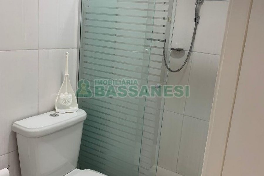 Apto Mobiliado com 56m², 2 dormitórios, 1 vaga, no bairro Cinqüentenário em Caxias do Sul para Alugar