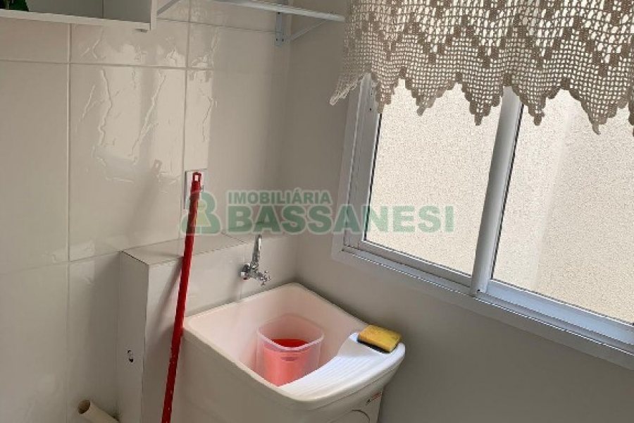 Apto Mobiliado com 56m², 2 dormitórios, 1 vaga, no bairro Cinqüentenário em Caxias do Sul para Alugar