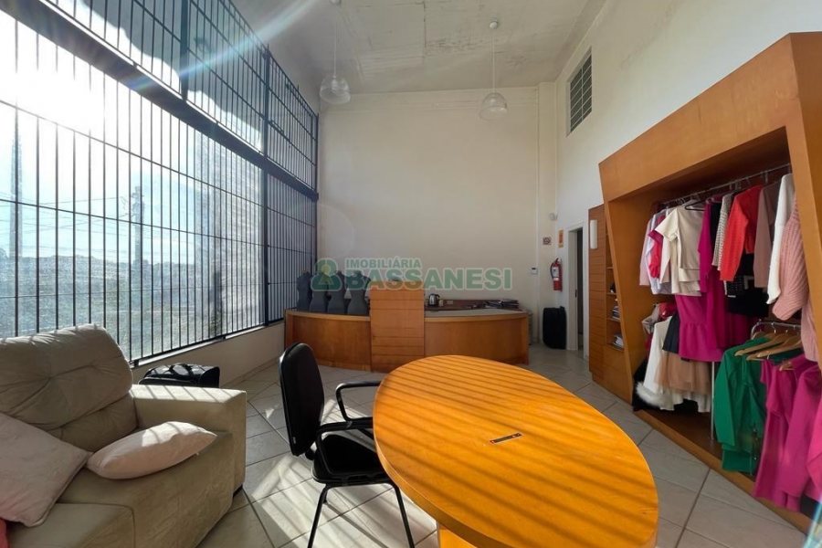 Loja com 40m², no bairro Cinqüentenário em Caxias do Sul para Alugar