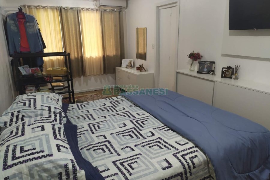 Casa com 125m², 4 dormitórios, 1 vaga, no bairro Salgado Filho em Caxias do Sul para Comprar