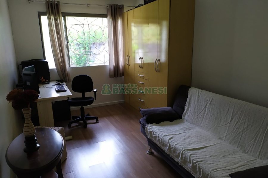 Casa com 125m², 4 dormitórios, 1 vaga, no bairro Salgado Filho em Caxias do Sul para Comprar