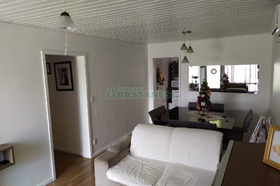 Casa com 125m², 4 dormitórios, 1 vaga, no bairro Salgado Filho em Caxias do Sul para Comprar