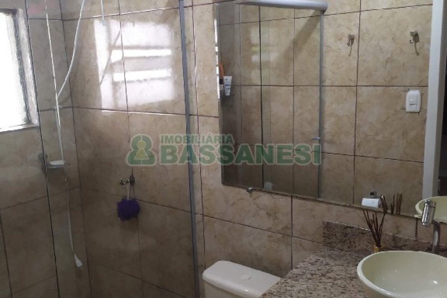 Casa com 125m², 4 dormitórios, 1 vaga, no bairro Salgado Filho em Caxias do Sul para Comprar
