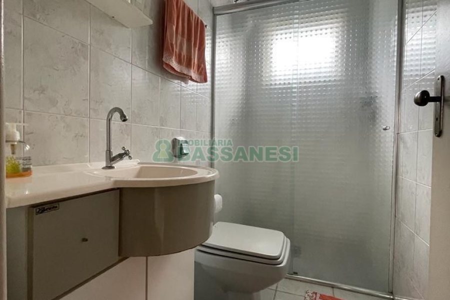 Casa Mobiliada com 280m², 3 dormitórios, 2 vagas, no bairro Cinqüentenário em Caxias do Sul para Alugar