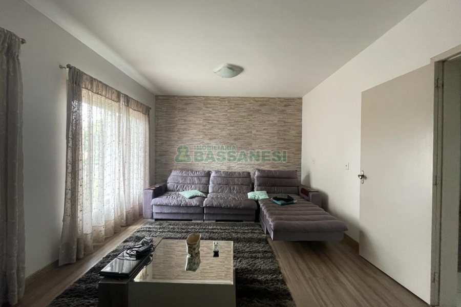 Casa Mobiliada com 280m², 3 dormitórios, 2 vagas, no bairro Cinqüentenário em Caxias do Sul para Alugar