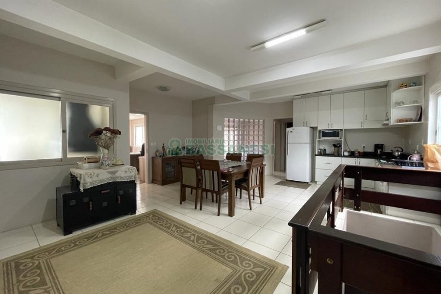 Casa Mobiliada com 280m², 3 dormitórios, 2 vagas, no bairro Cinqüentenário em Caxias do Sul para Alugar