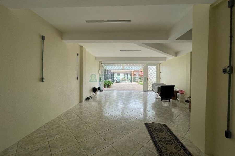 Casa Mobiliada com 280m², 3 dormitórios, 2 vagas, no bairro Cinqüentenário em Caxias do Sul para Alugar