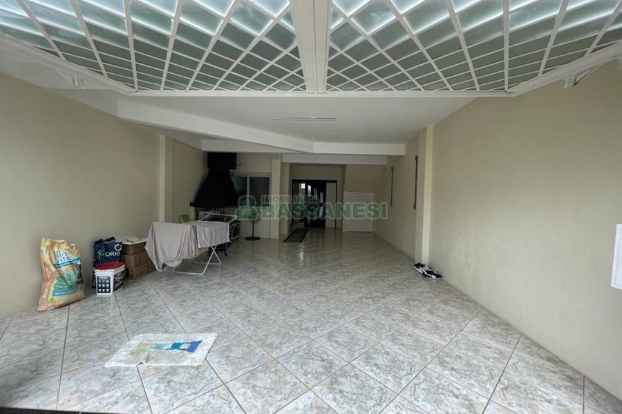 Casa Mobiliada com 280m², 3 dormitórios, 2 vagas, no bairro Cinqüentenário em Caxias do Sul para Alugar