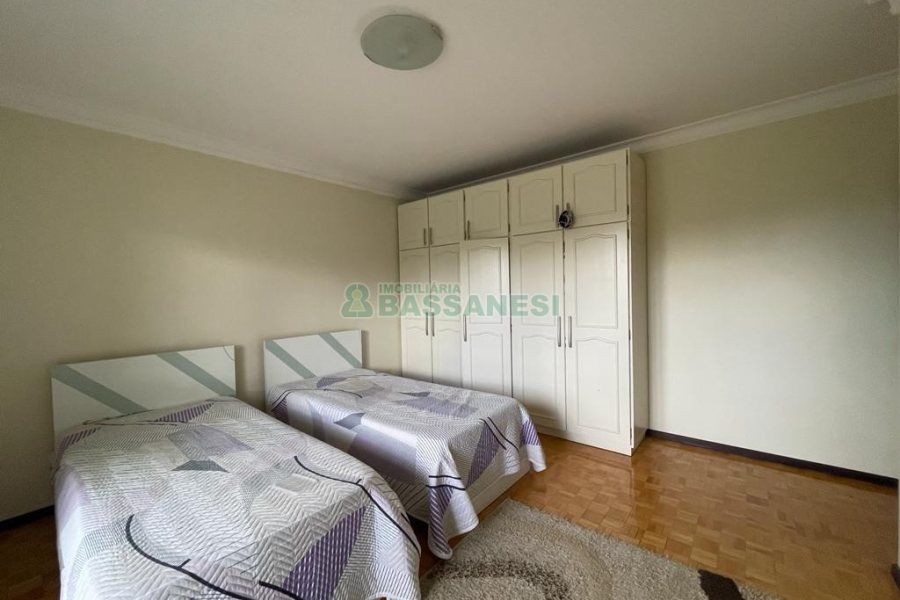 Casa Mobiliada com 280m², 3 dormitórios, 2 vagas, no bairro Cinqüentenário em Caxias do Sul para Alugar