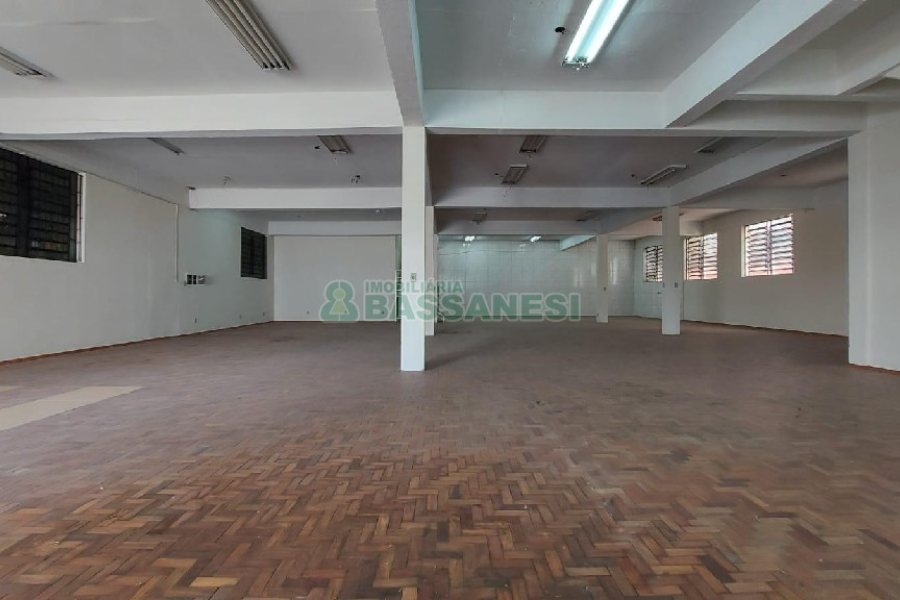 Loja com 514m², no bairro Lourdes em Caxias do Sul para Alugar