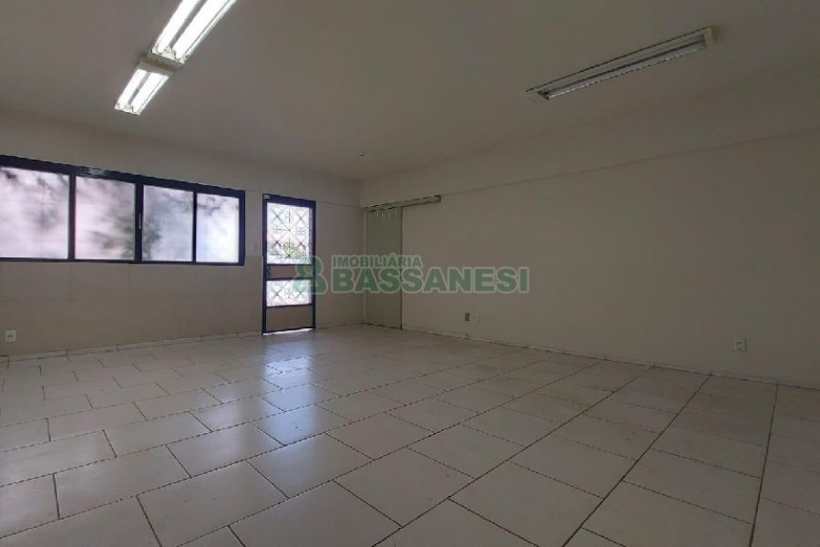 Loja com 514m², no bairro Lourdes em Caxias do Sul para Alugar