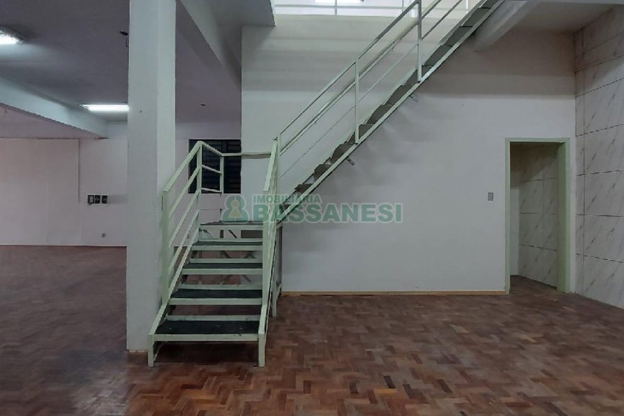 Loja com 514m², no bairro Lourdes em Caxias do Sul para Alugar