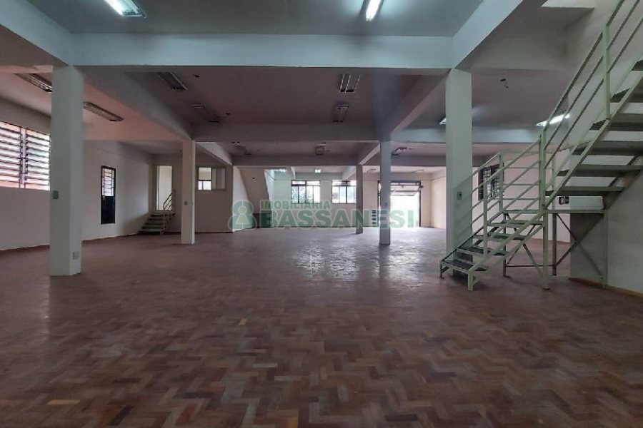 Loja com 514m², no bairro Lourdes em Caxias do Sul para Alugar