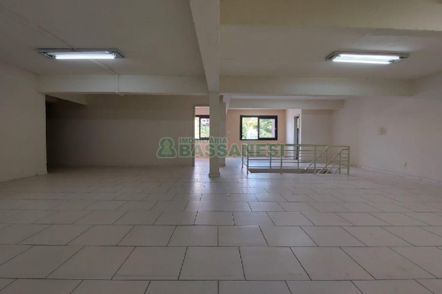 Loja com 514m², no bairro Lourdes em Caxias do Sul para Alugar