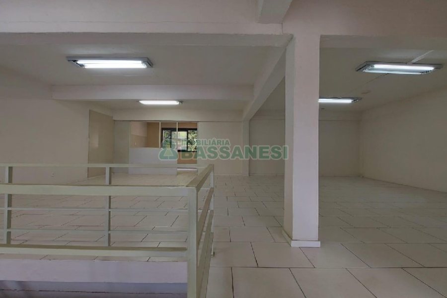 Loja com 514m², no bairro Lourdes em Caxias do Sul para Alugar