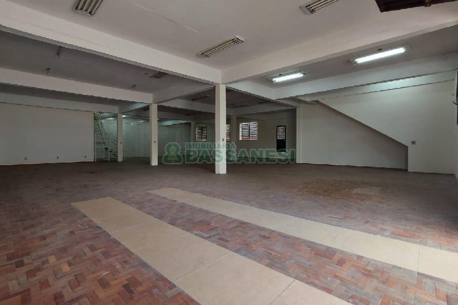Loja com 514m², no bairro Lourdes em Caxias do Sul para Alugar