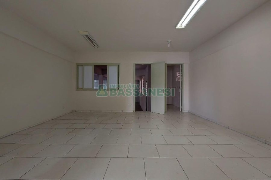 Loja com 514m², no bairro Lourdes em Caxias do Sul para Alugar