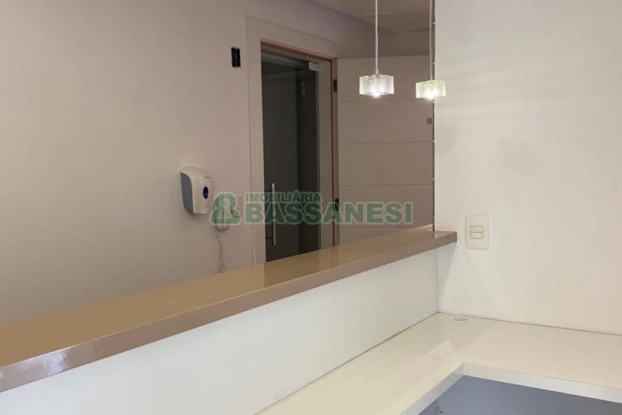 Sala com 68m², 2 vagas, no bairro Pio X em Caxias do Sul para Comprar