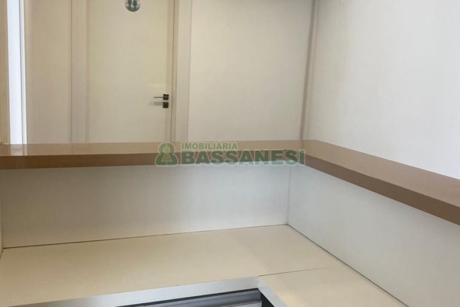 Sala com 68m², 2 vagas, no bairro Pio X em Caxias do Sul para Comprar