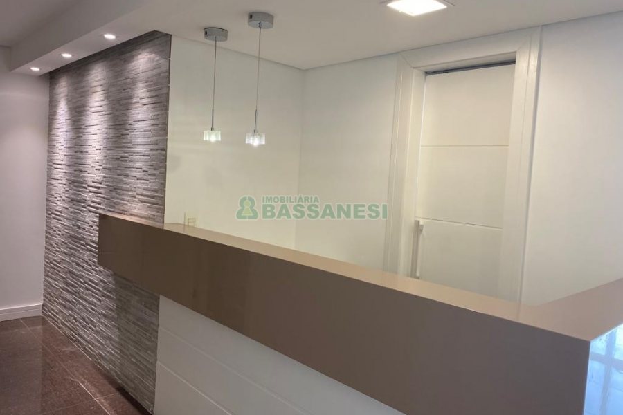 Sala com 68m², 2 vagas, no bairro Pio X em Caxias do Sul para Comprar