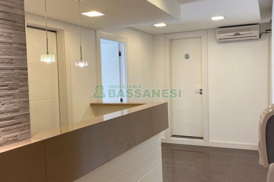 Sala com 68m², 2 vagas, no bairro Pio X em Caxias do Sul para Comprar