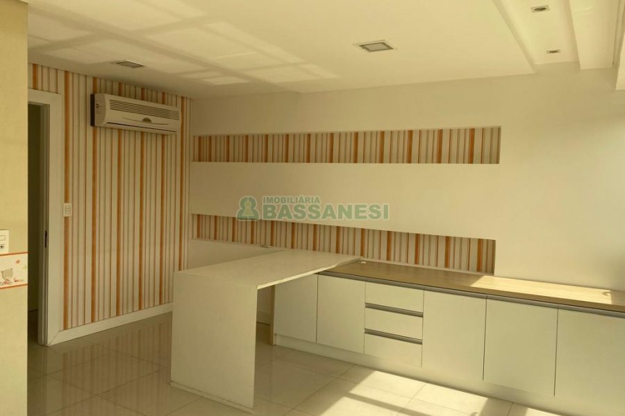 Sala com 68m², 2 vagas, no bairro Pio X em Caxias do Sul para Comprar